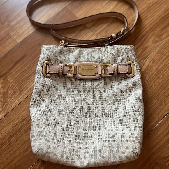 Michael Kors Travel Large Messenger Crossbody Bag Light Cream Multi - Picture 5 of 5